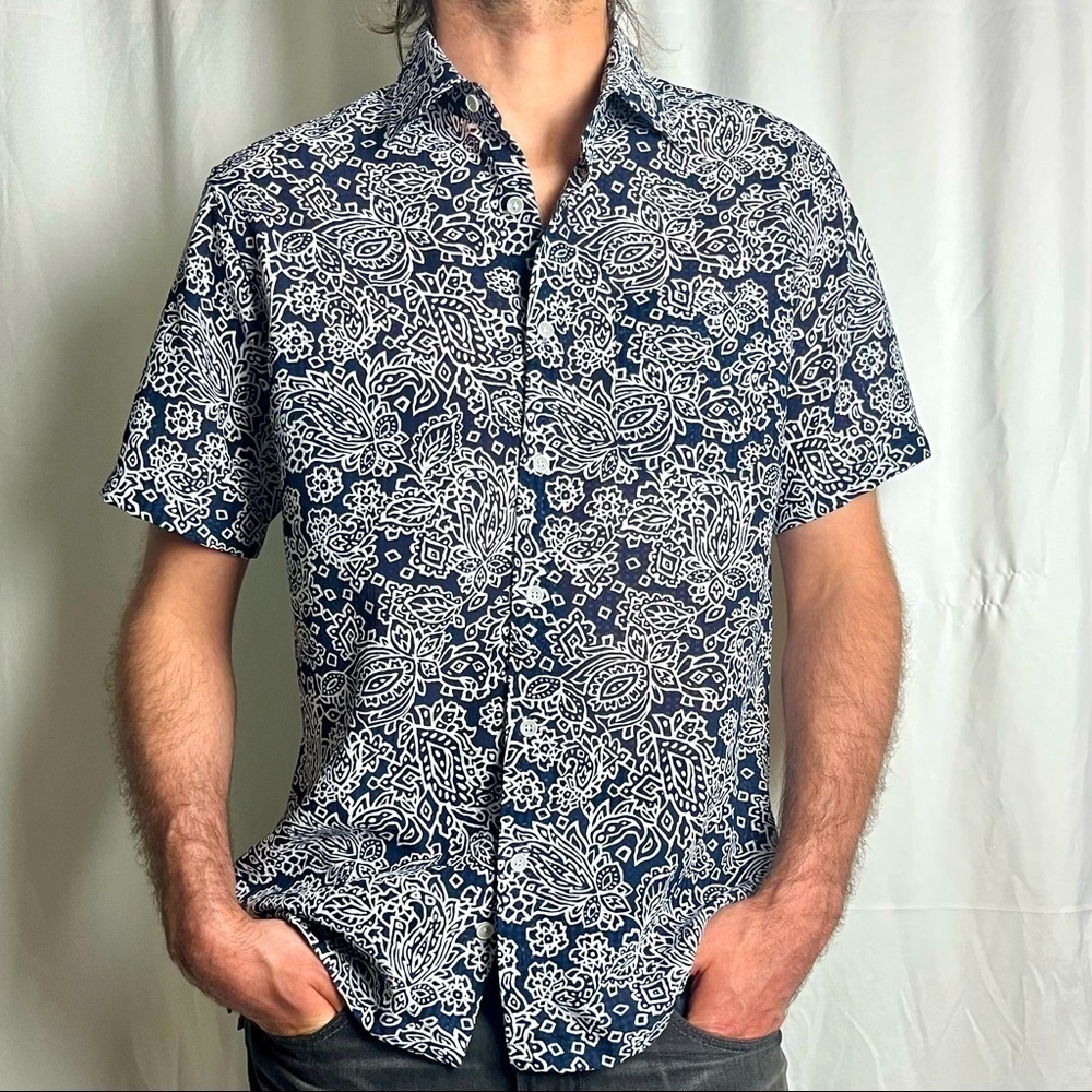 Street Graphic Short Sleeve Button down Dress Shirt Size M